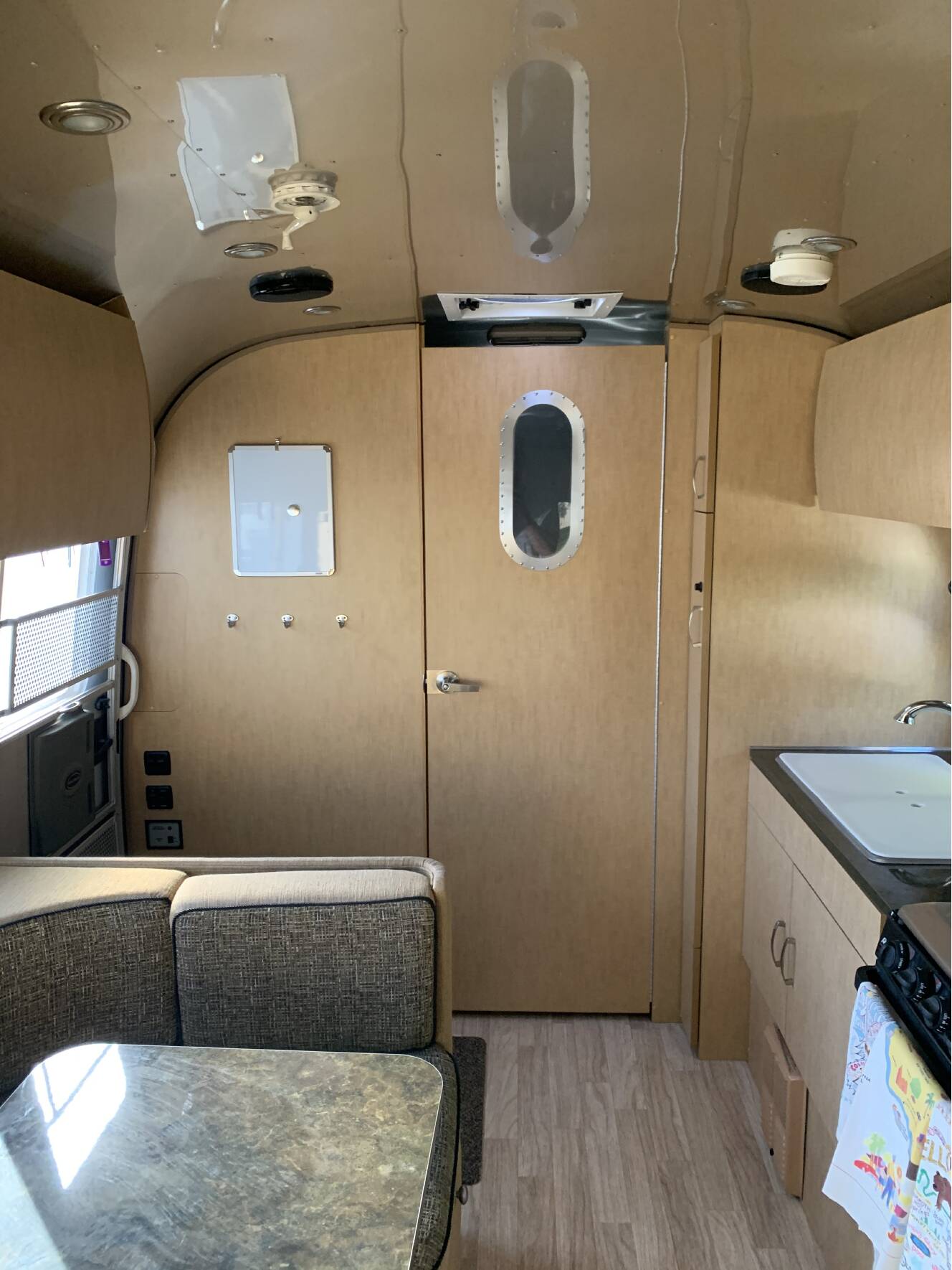 A photo of this 2015 Airstream FLYING CLOUD 23FB