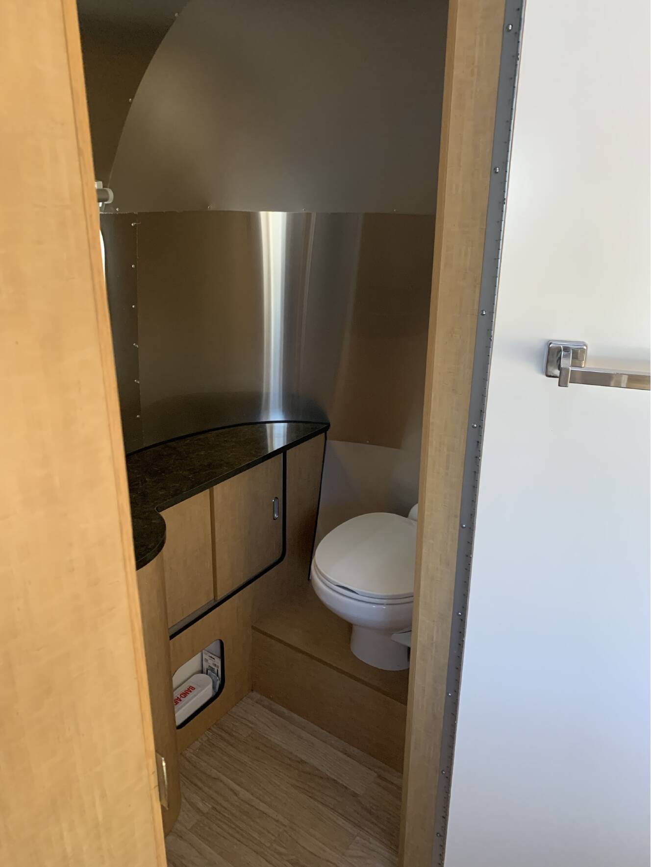 A photo of this 2015 Airstream FLYING CLOUD 23FB