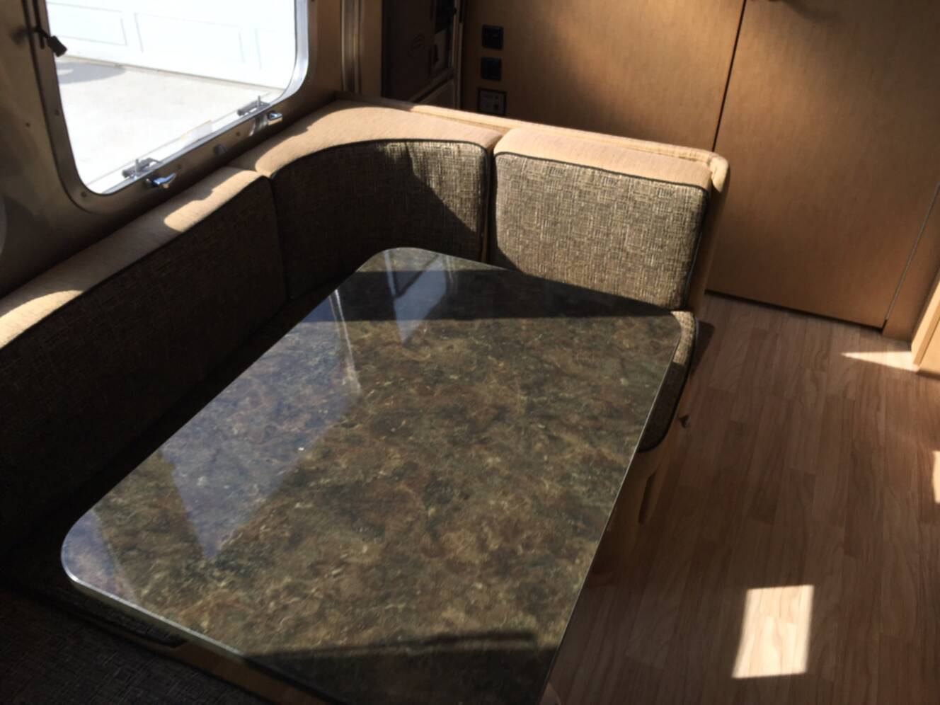 A photo of this 2015 Airstream FLYING CLOUD 23FB