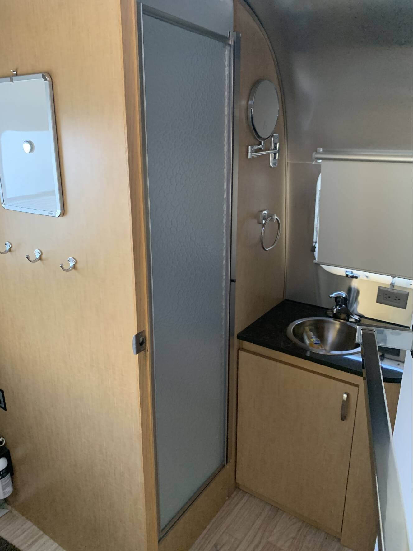 A photo of this 2015 Airstream FLYING CLOUD 23FB