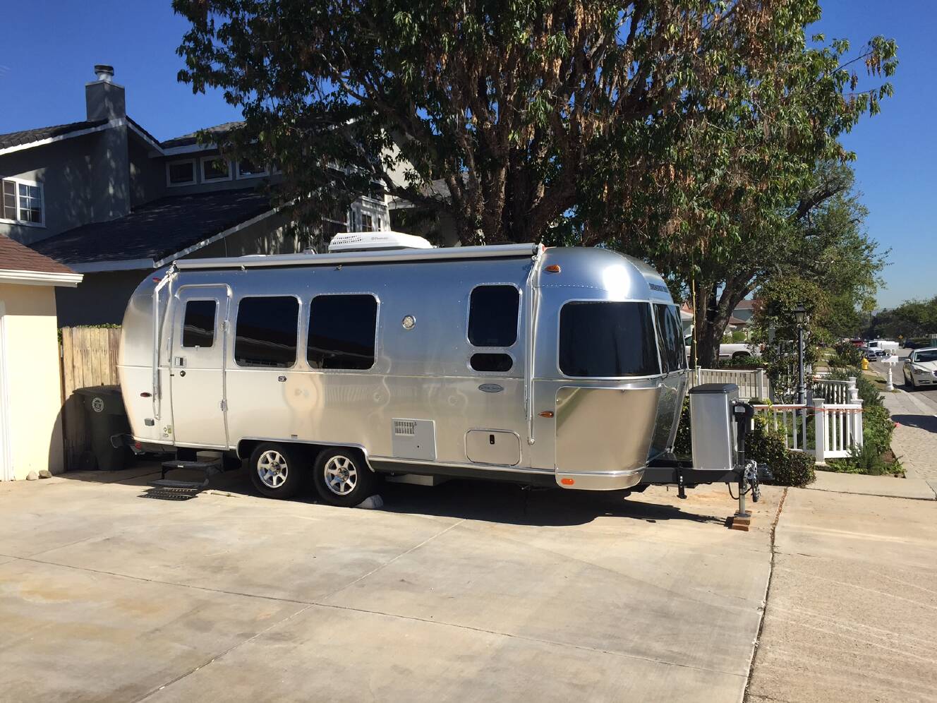 A photo of this 2015 Airstream FLYING CLOUD 23FB
