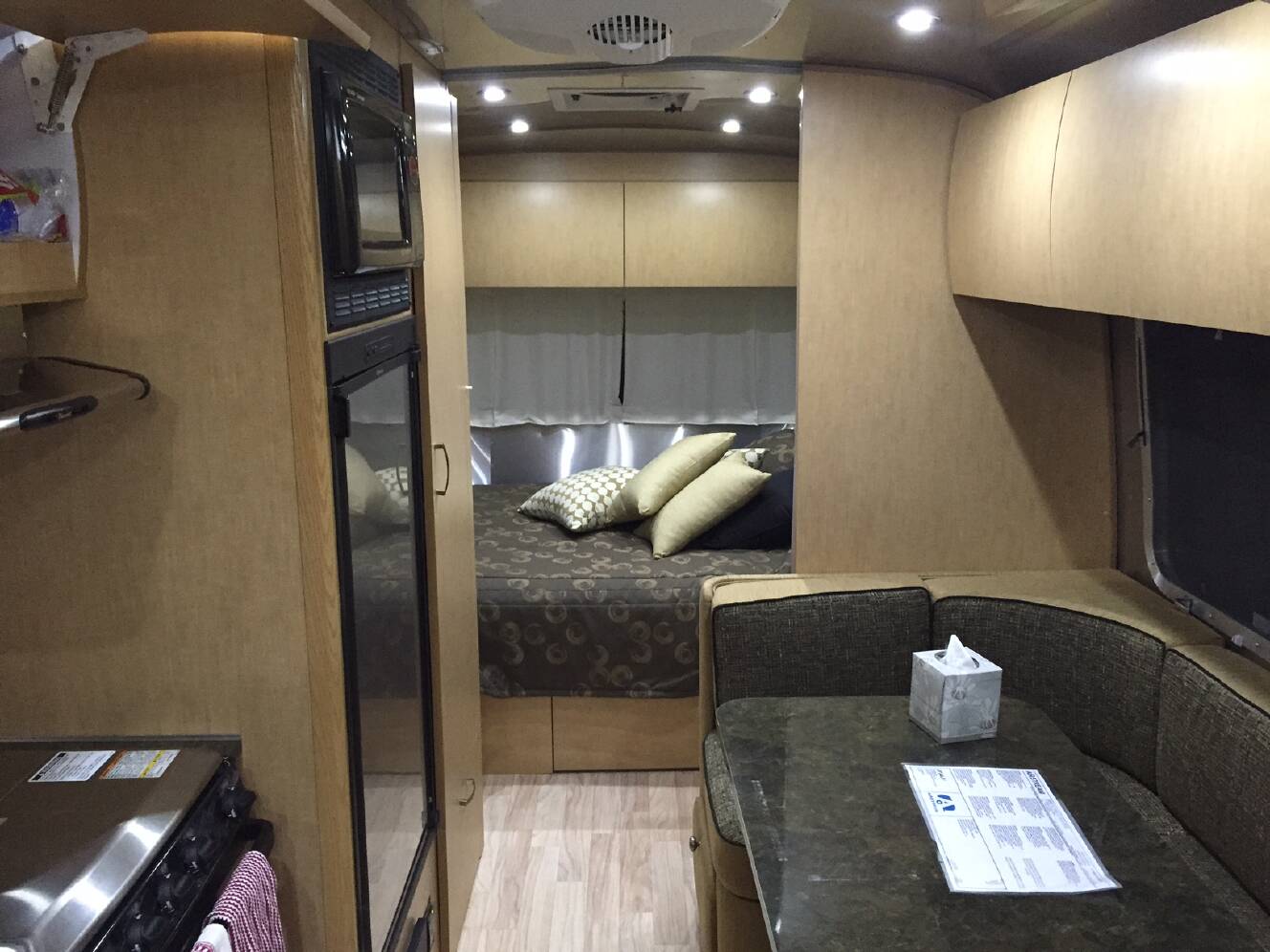 A photo of this 2015 Airstream FLYING CLOUD 23FB