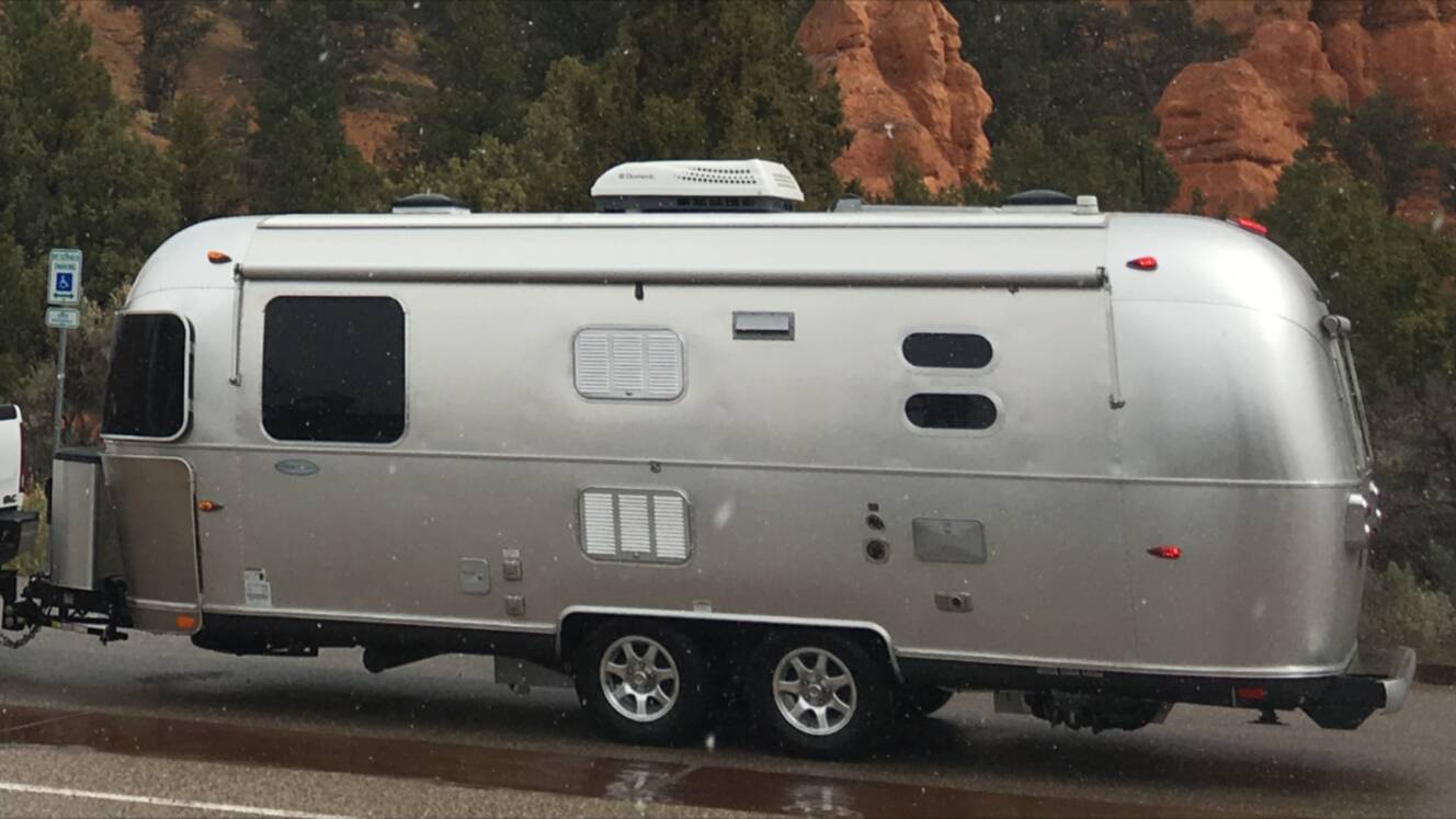 A photo of this 2015 Airstream FLYING CLOUD 23FB