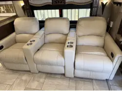 2017 TIFFIN MOTORHOMES 45OPP