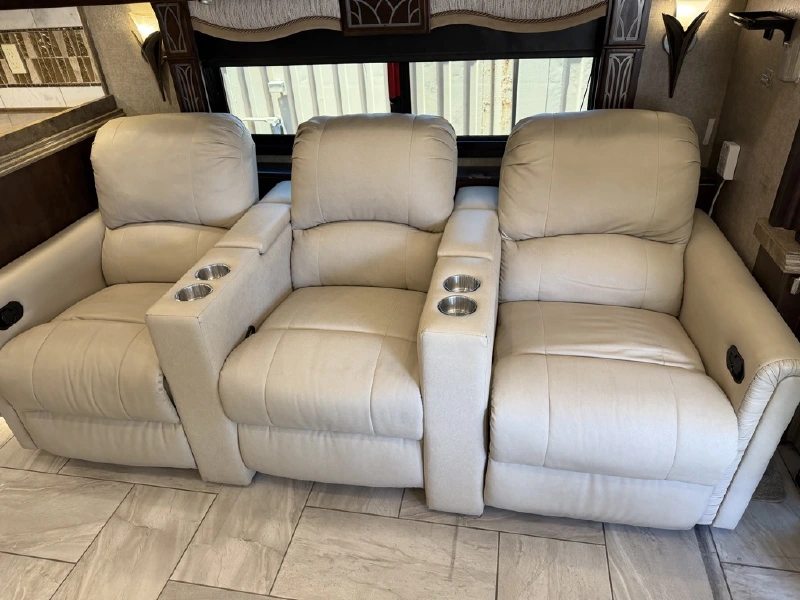 2017 TIFFIN MOTORHOMES 45OPP