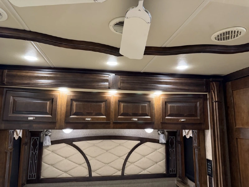 2017 TIFFIN MOTORHOMES 45OPP