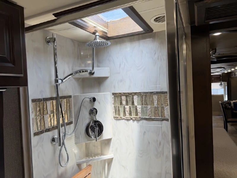 2017 TIFFIN MOTORHOMES 45OPP