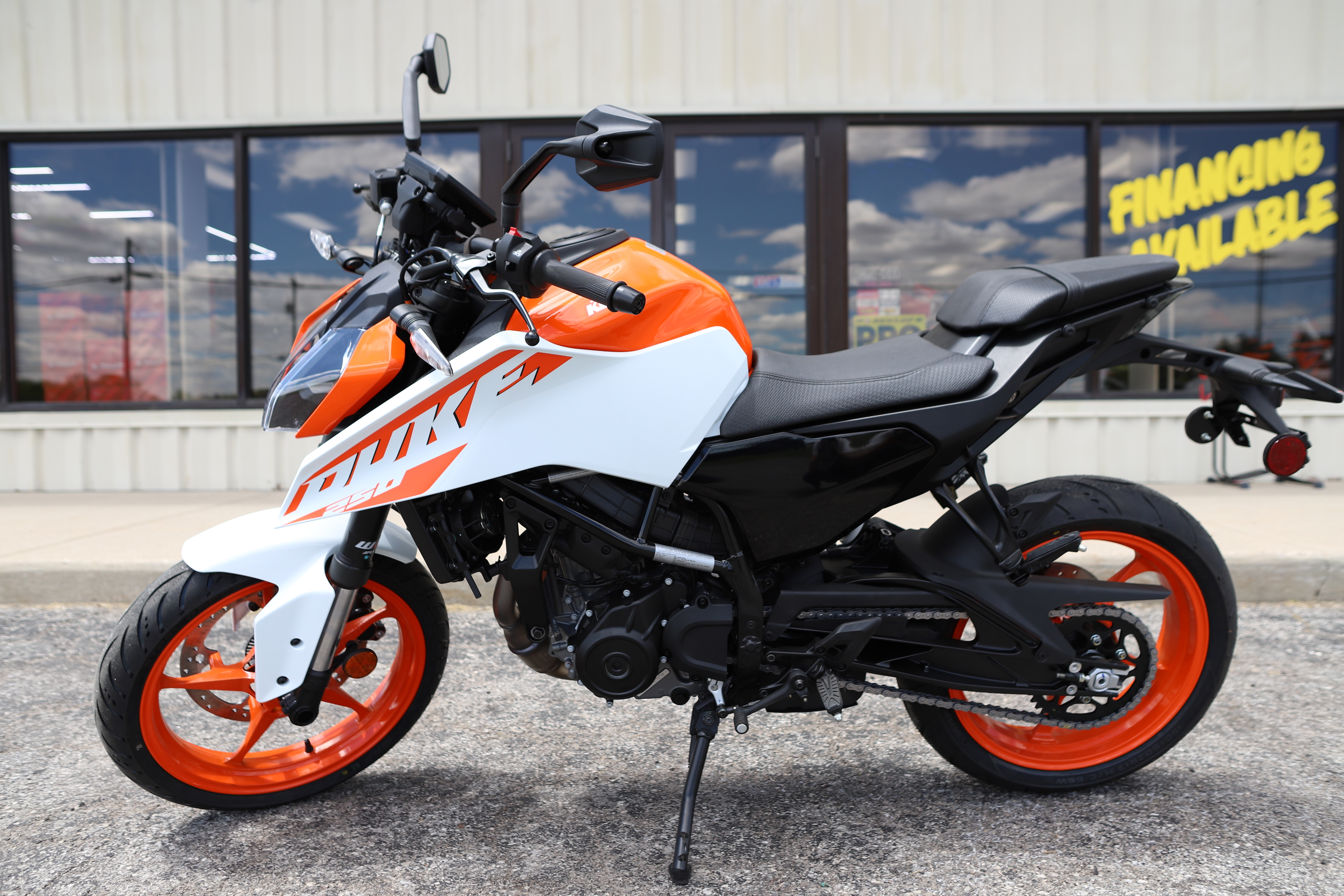 2024 KTM DUKE 250 250 in Wauseon, OH