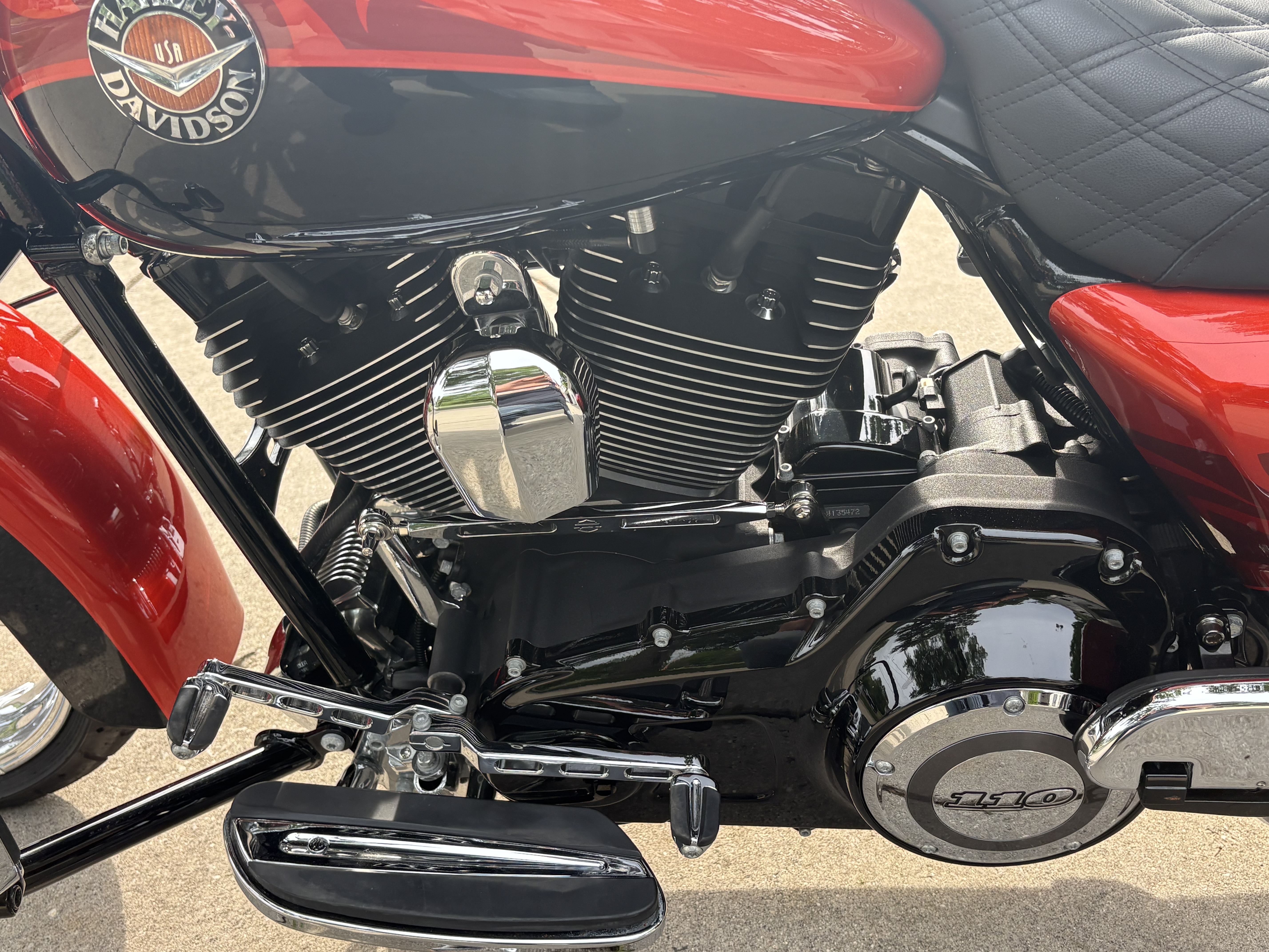 2014 Harley-Davidson ROAD KING CVO in sheboygan falls WI