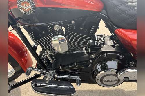 2014 Harley-Davidson ROAD KING CVO in sheboygan falls WI