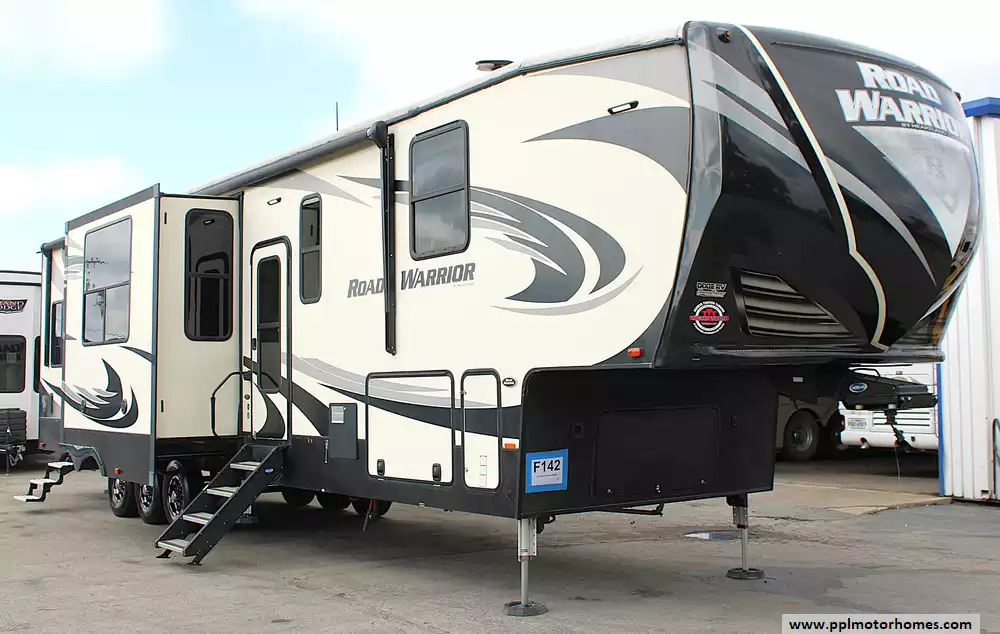 2018 Heartland ROAD WARRIOR RW 426 426RW in decatur TX