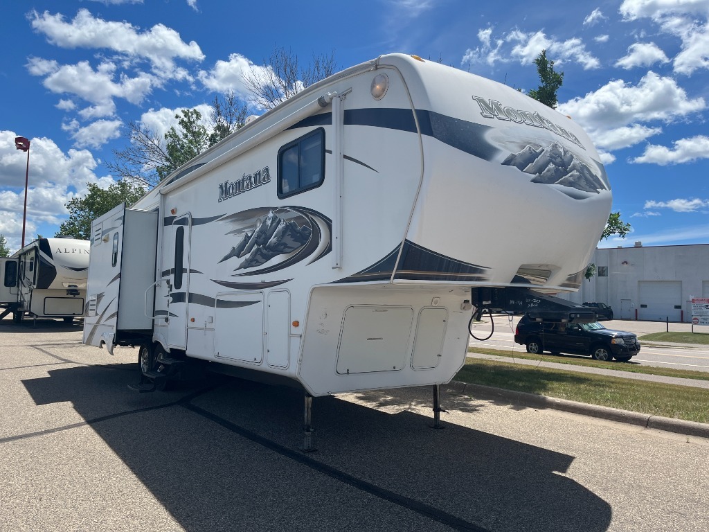 2010 Keystone Rv Montana 3075 RL in ramsey MN