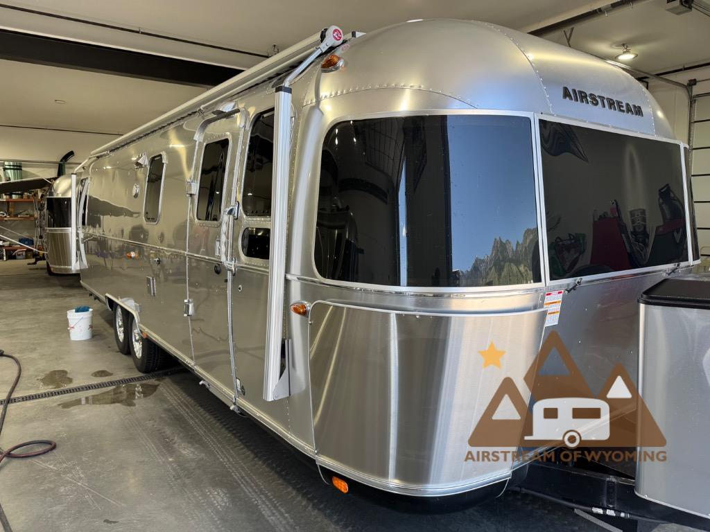 2020 Airstream Classic 30RB in etna WY