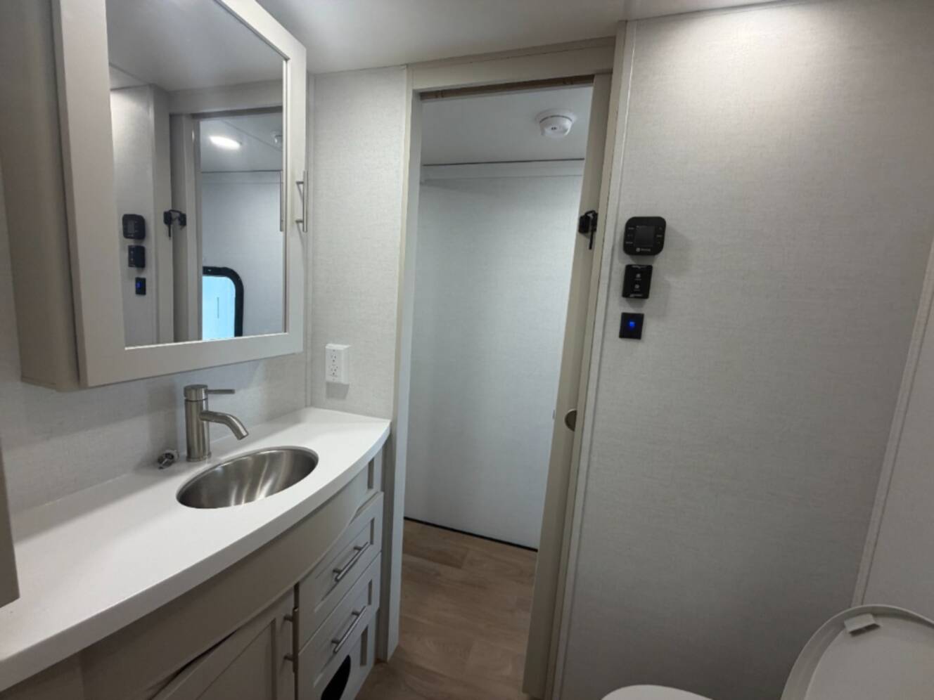 A photo of this 2027 Alliance Rv Avenue 38DBL