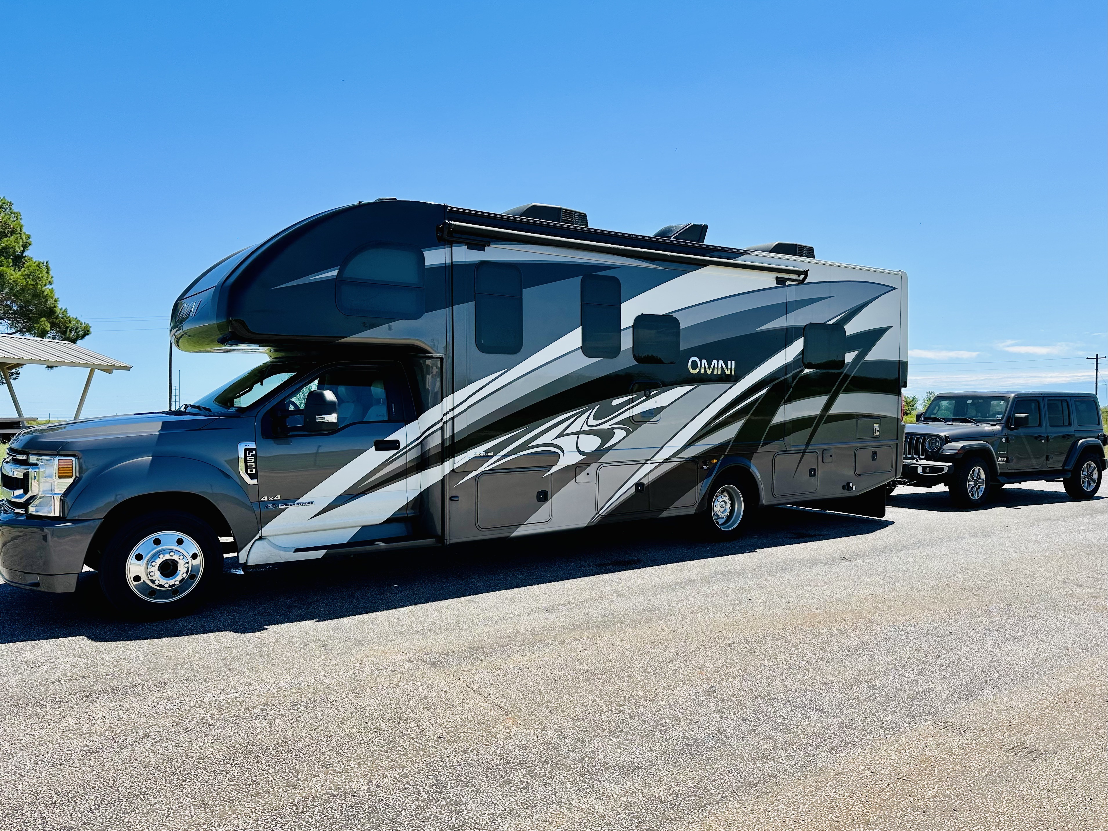 2021 Thor Motor Coach OMNI SUPER C XG32 RV
