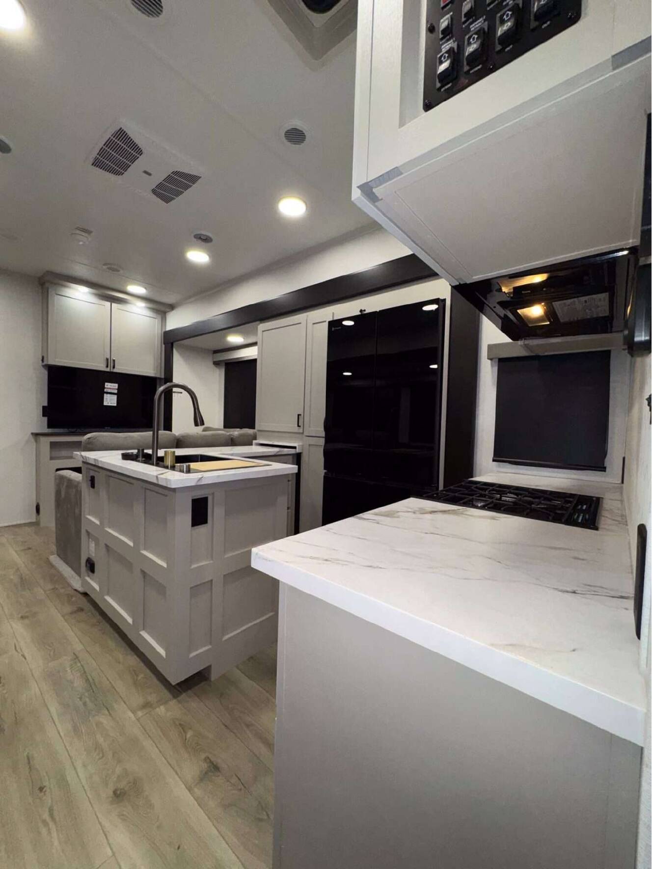 A photo of this 2026 Jayco Seismic 395