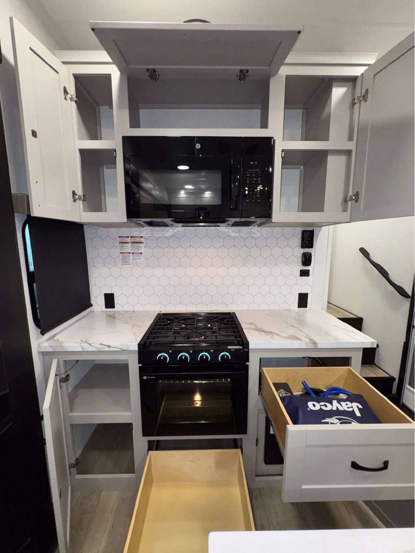 A photo of this 2026 Jayco Seismic 395