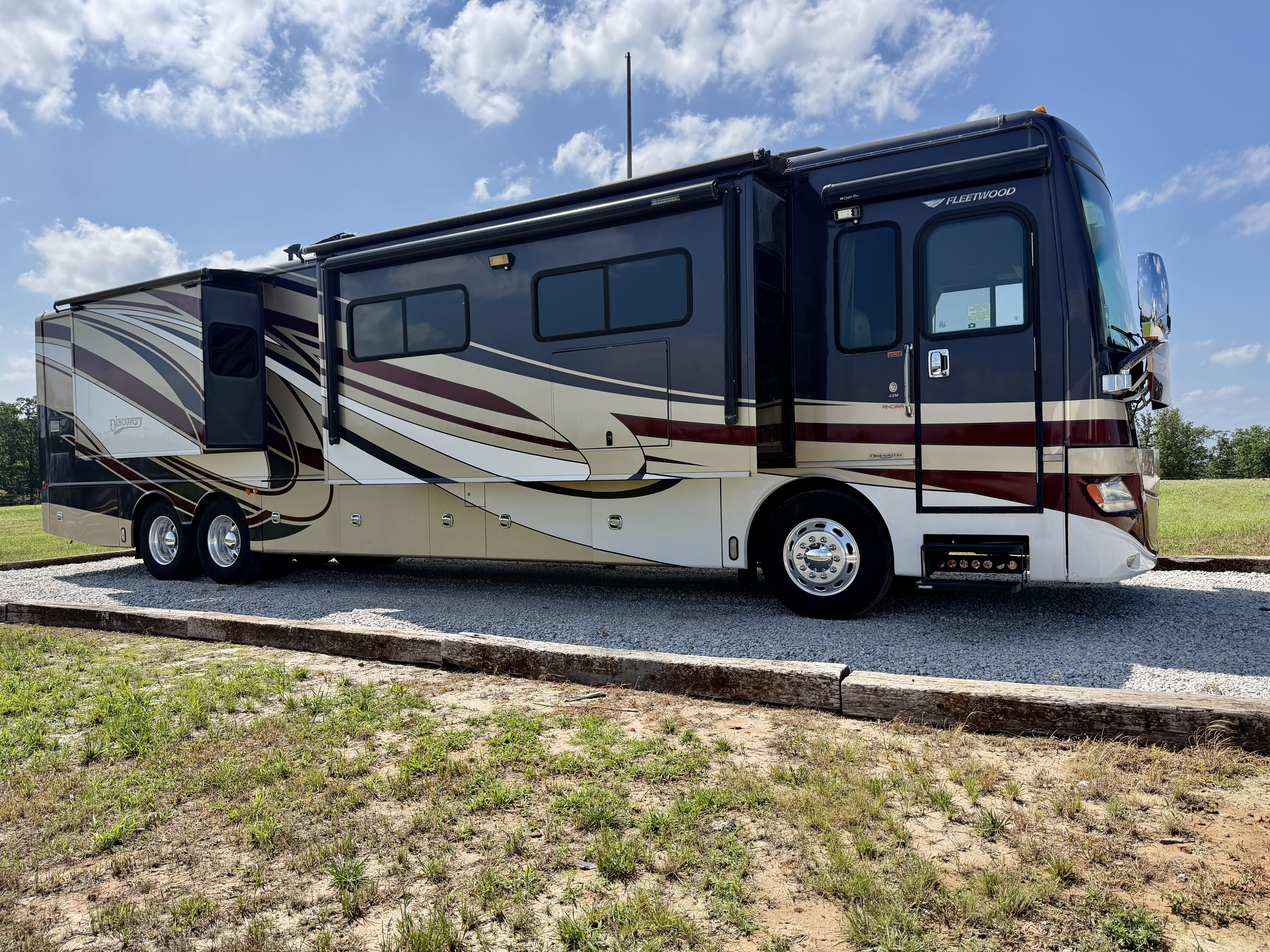 2013 Fleetwood DISCOVERY 42M Class A Diesel Motorhome - Diesel Pusher RV