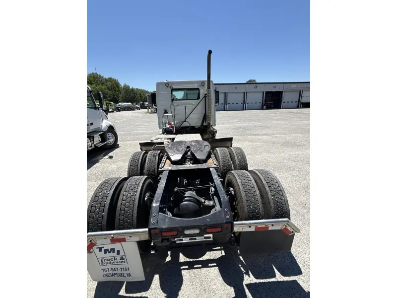 2022 VOLVO VNL64T300