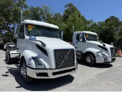2022 VOLVO VNL64T300