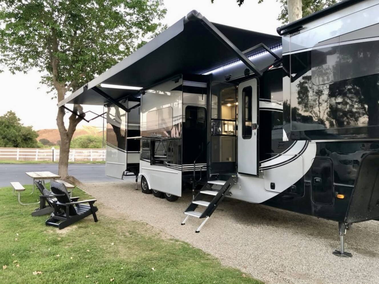 A photo of this 2021 Luxe ELITE 44 FL