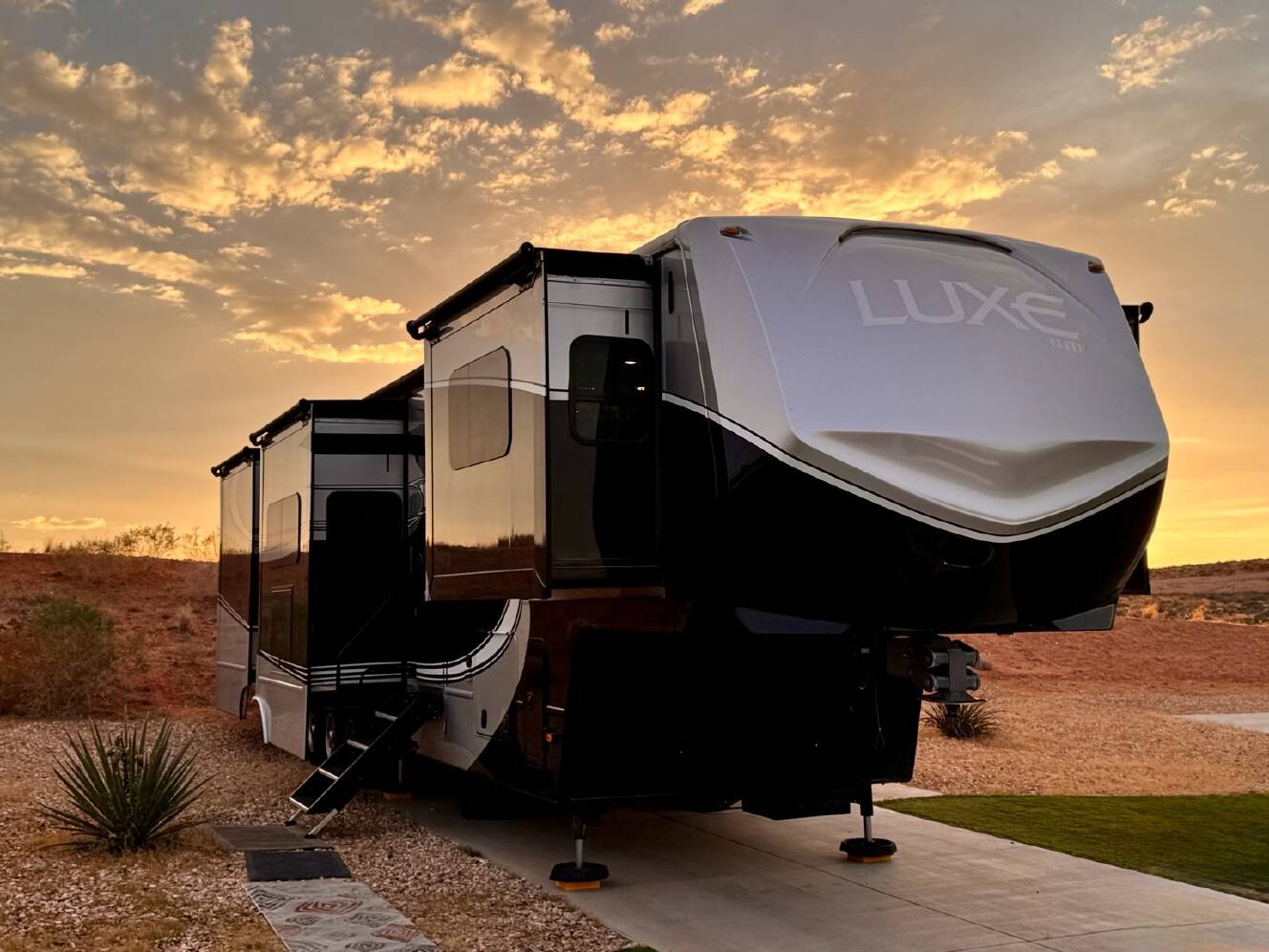 A photo of this 2021 Luxe ELITE 44 FL