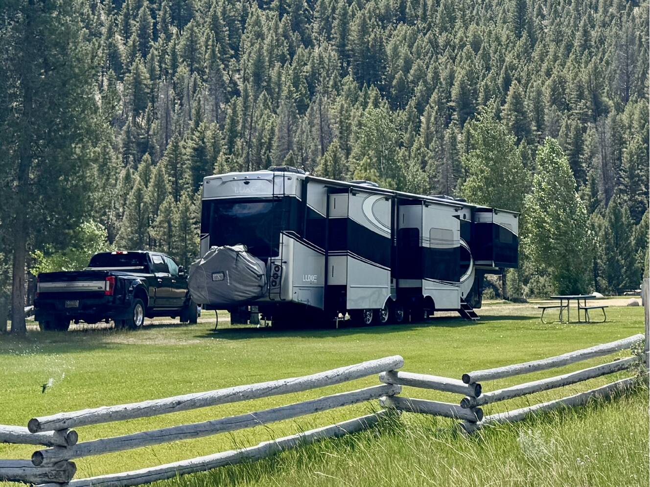 A photo of this 2021 Luxe ELITE 44 FL