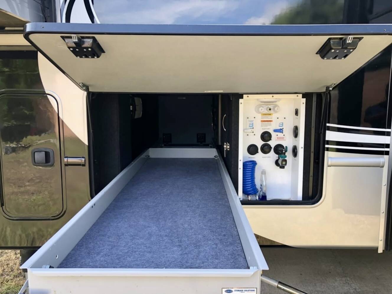 A photo of this 2021 Luxe ELITE 44 FL