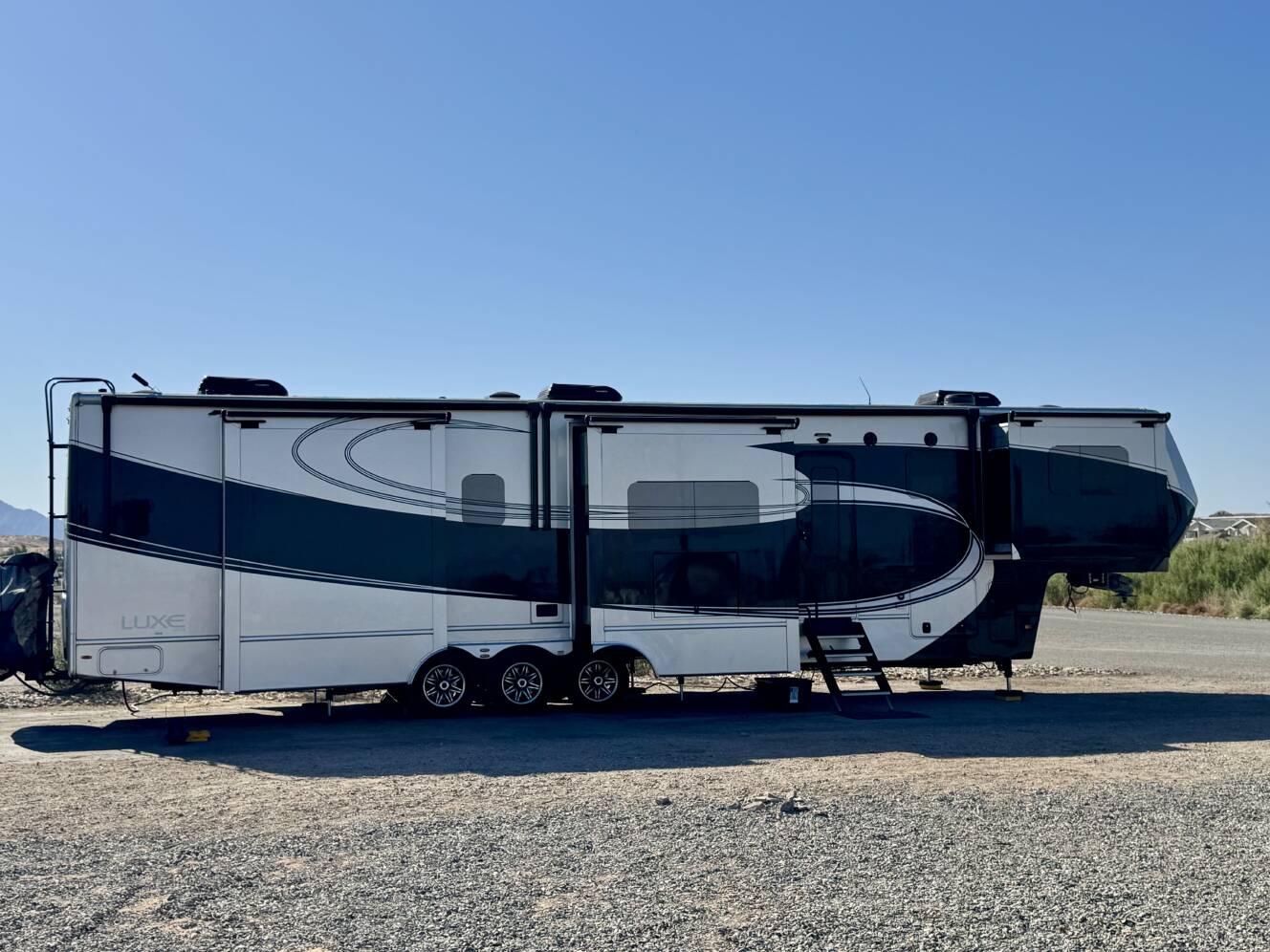A photo of this 2021 Luxe ELITE 44 FL