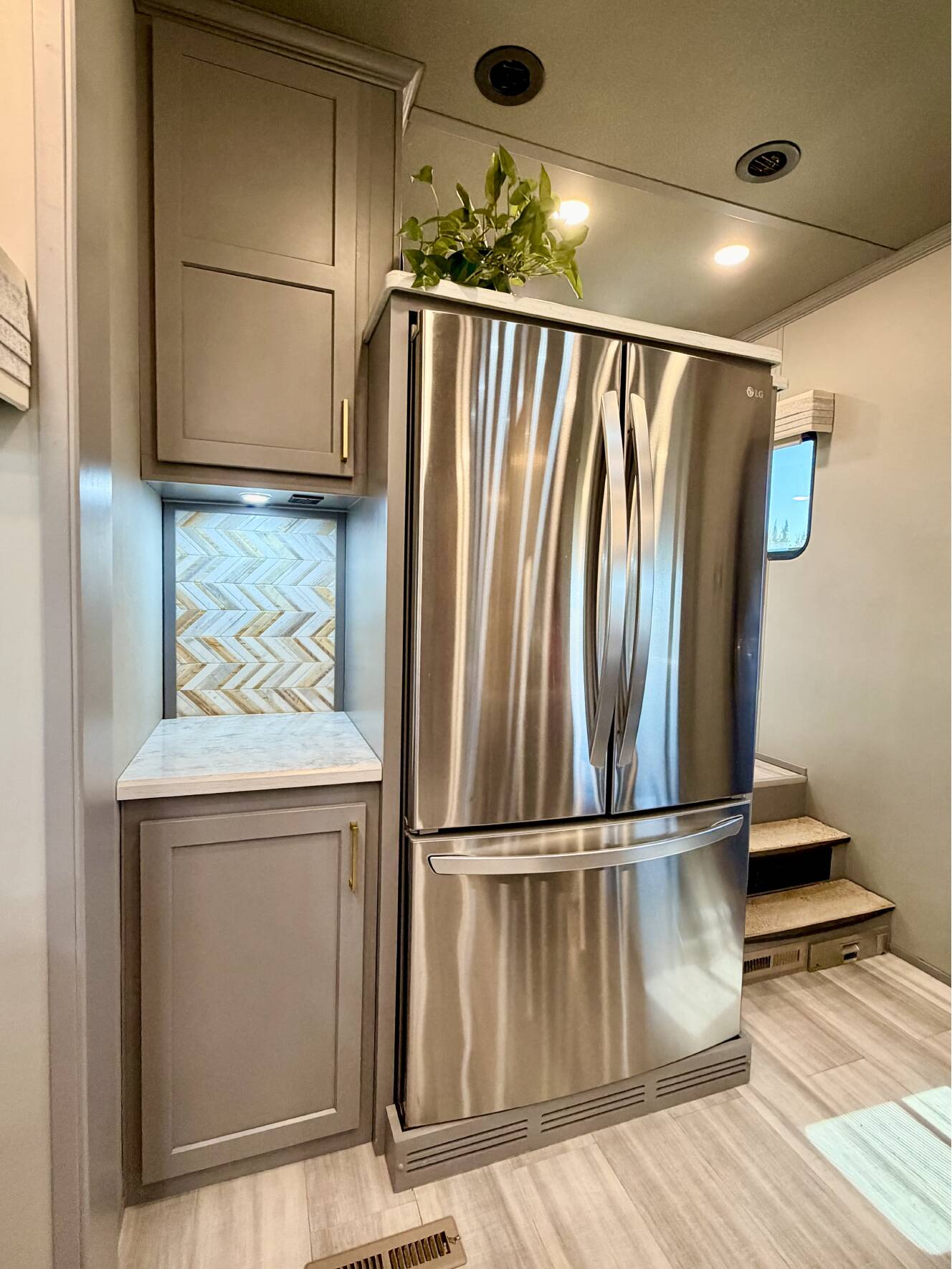A photo of this 2021 Luxe ELITE 44 FL