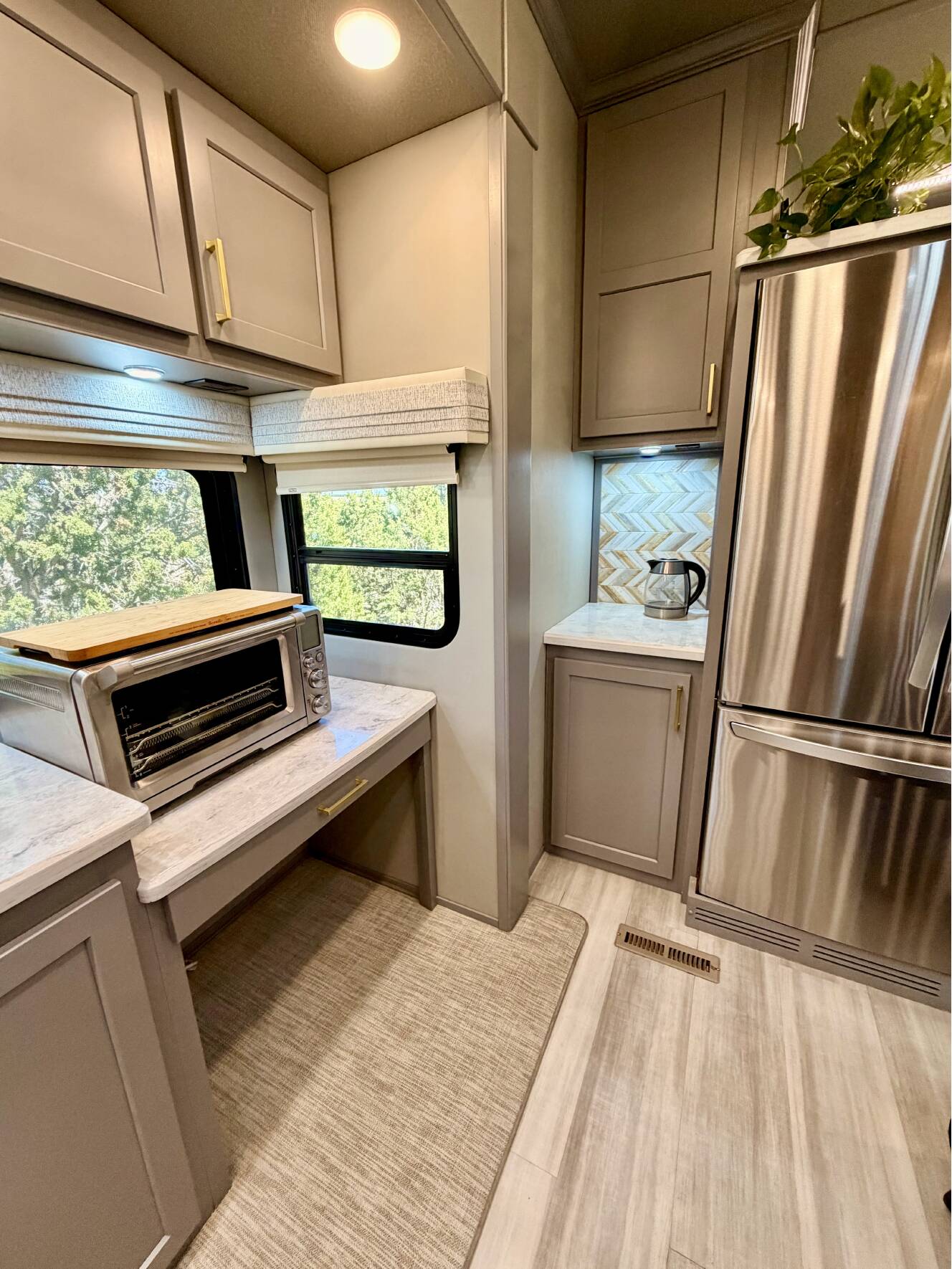 A photo of this 2021 Luxe ELITE 44 FL