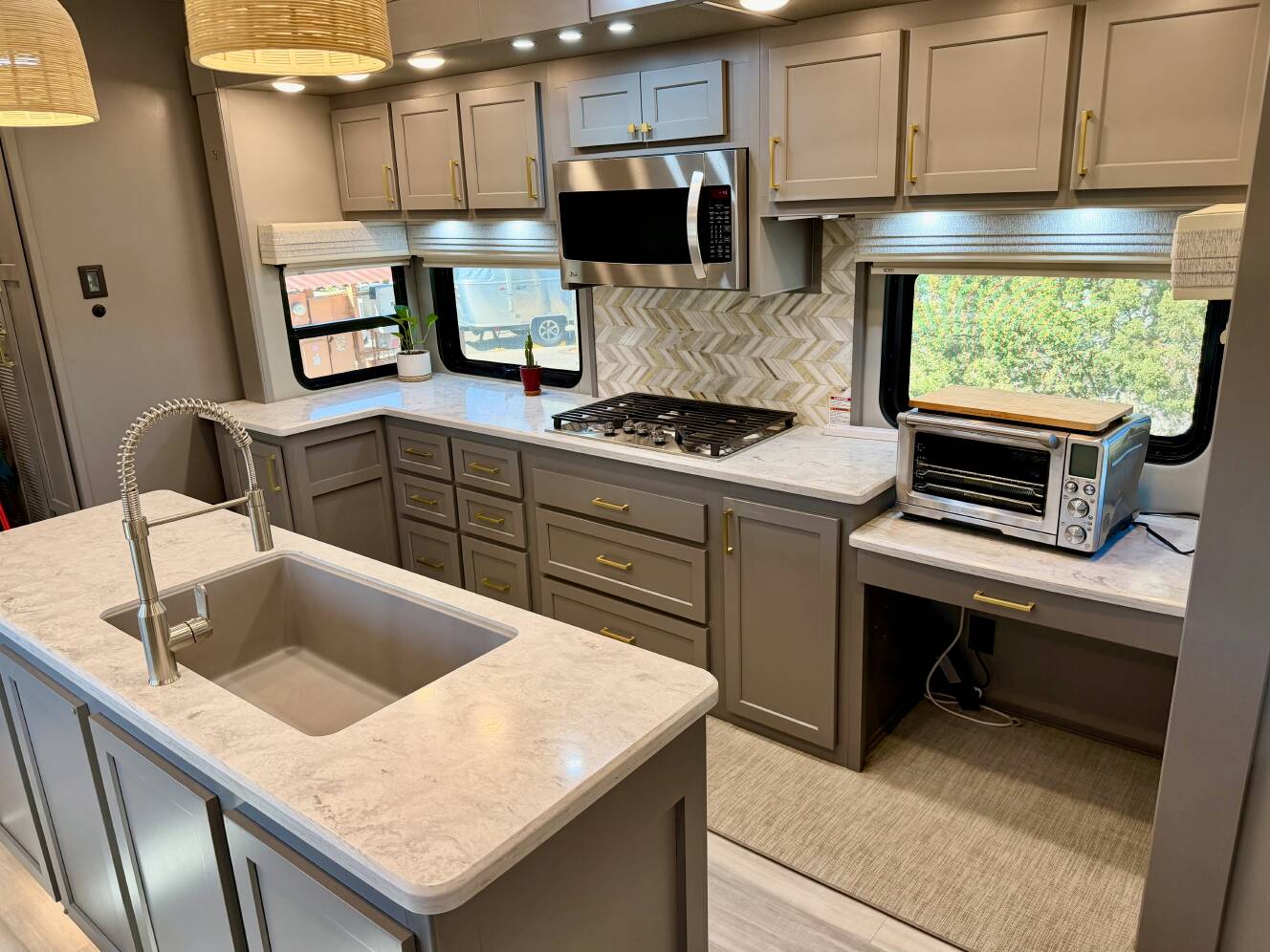 A photo of this 2021 Luxe ELITE 44 FL