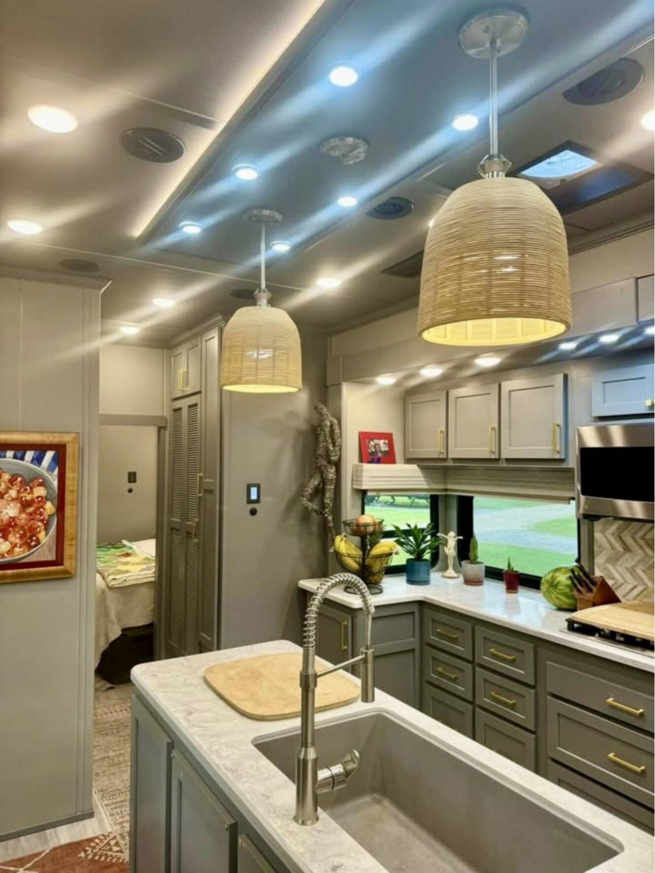 A photo of this 2021 Luxe ELITE 44 FL