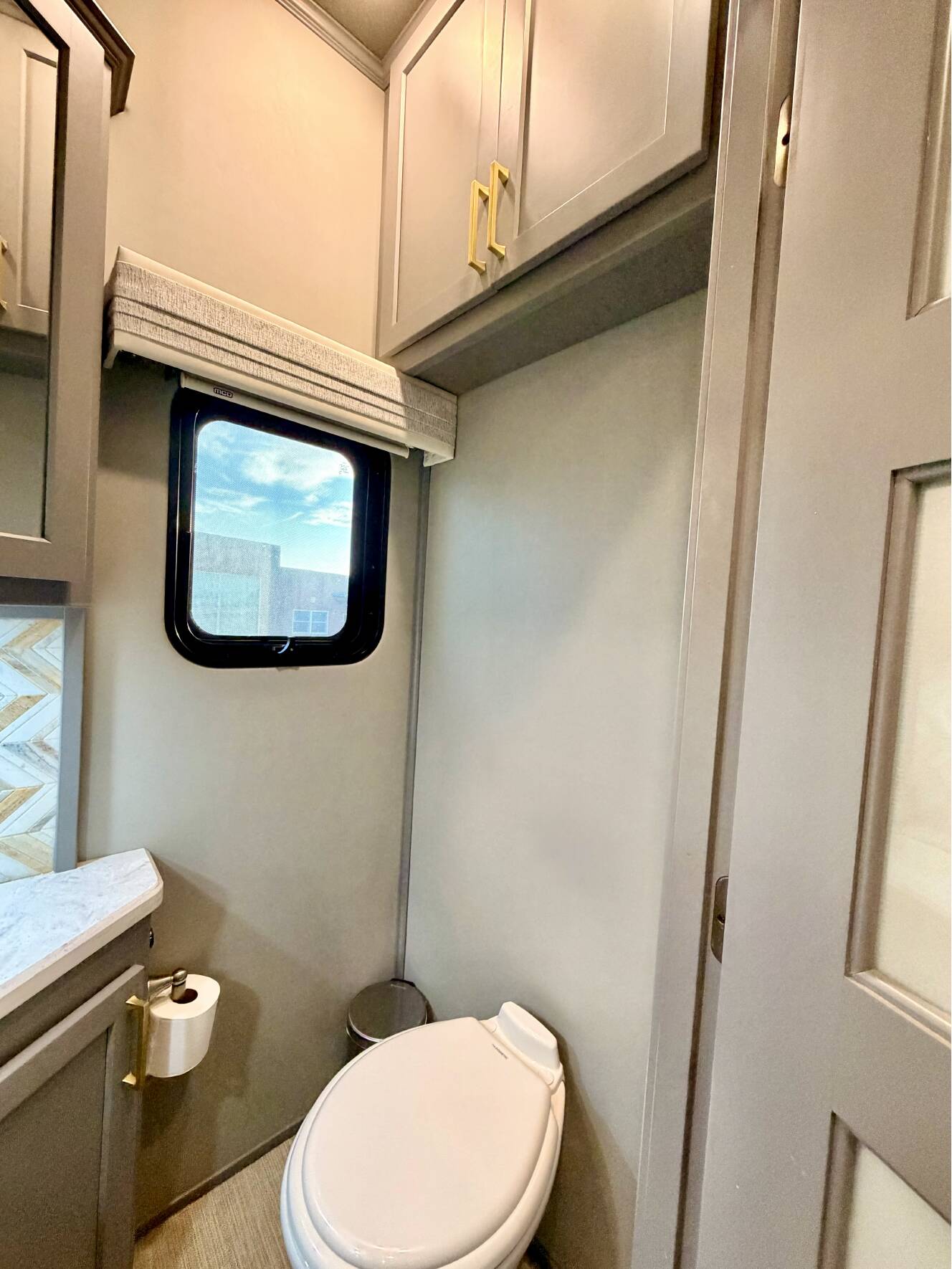 A photo of this 2021 Luxe ELITE 44 FL