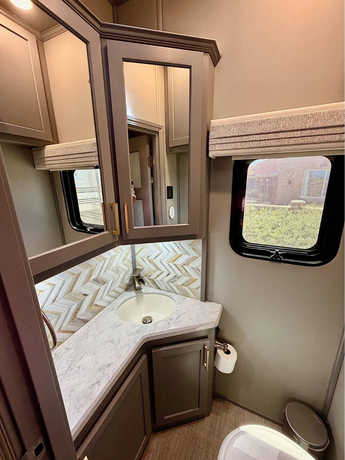 A photo of this 2021 Luxe ELITE 44 FL