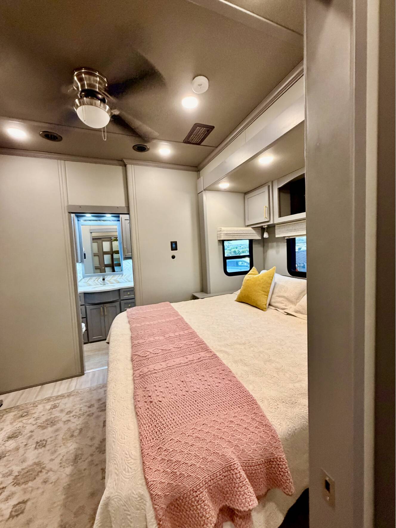 A photo of this 2021 Luxe ELITE 44 FL