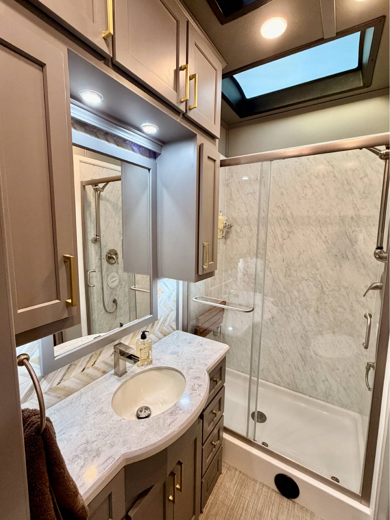 A photo of this 2021 Luxe ELITE 44 FL