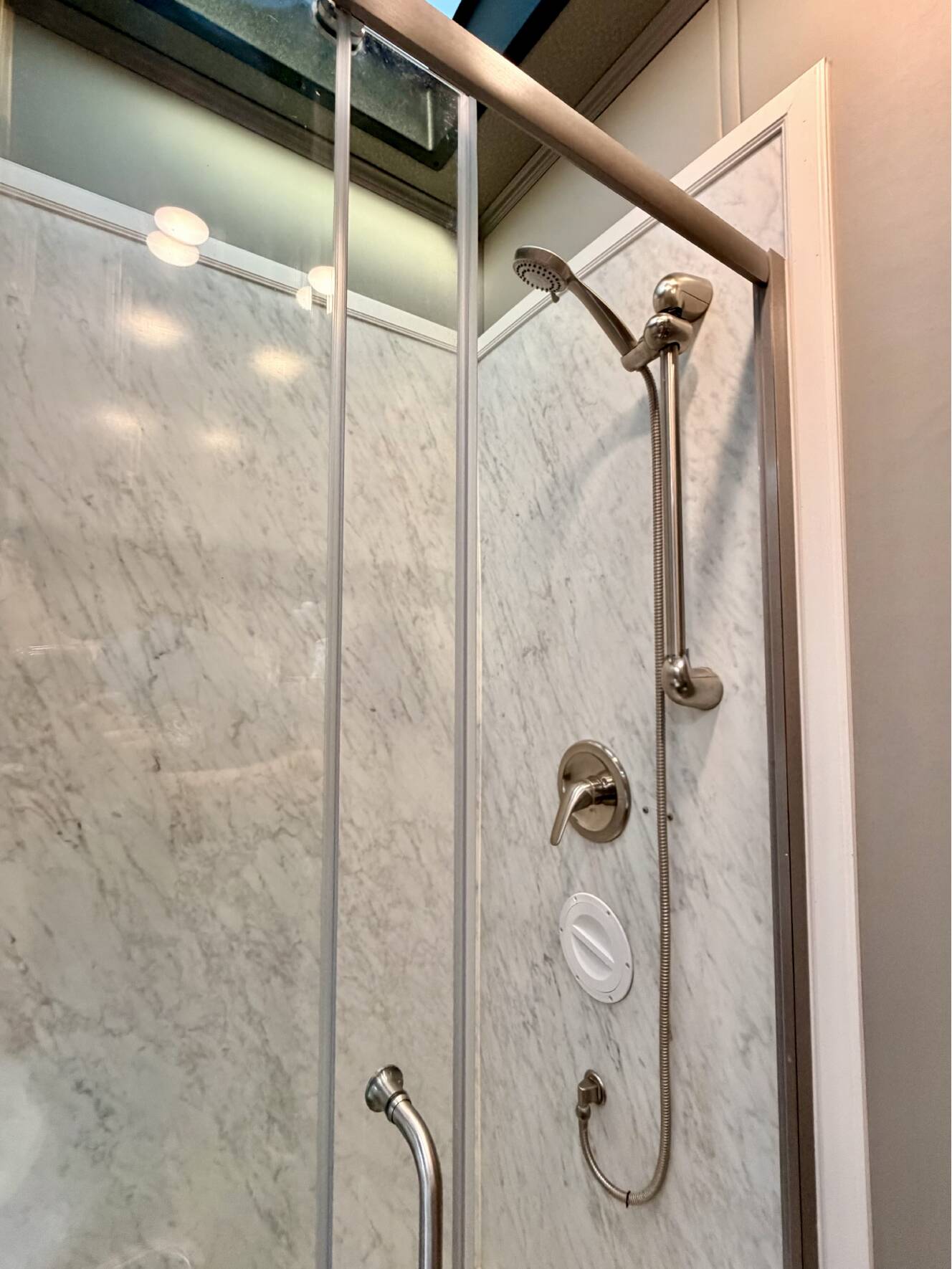 A photo of this 2021 Luxe ELITE 44 FL