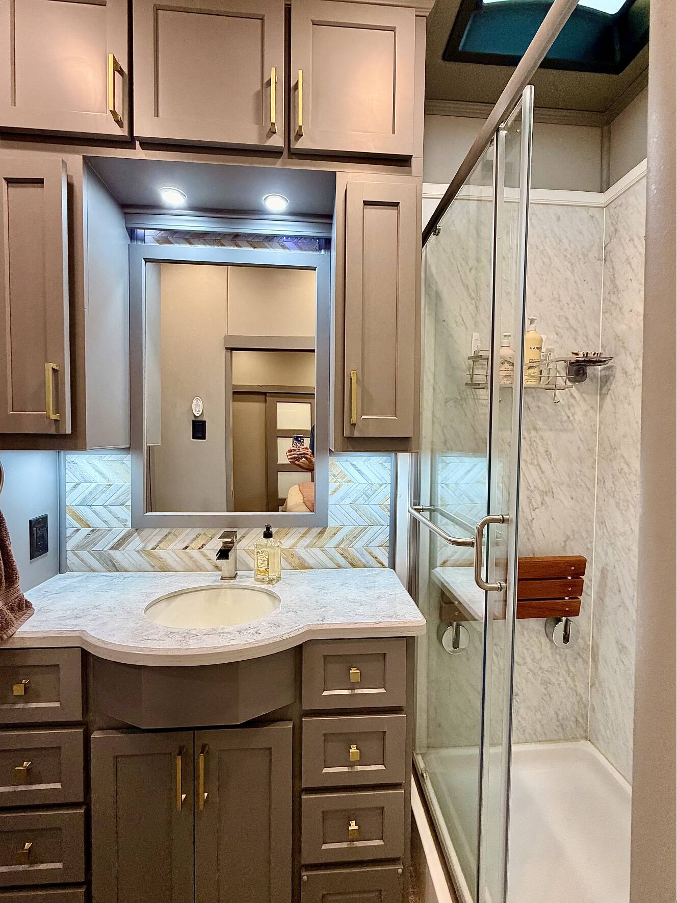 A photo of this 2021 Luxe ELITE 44 FL