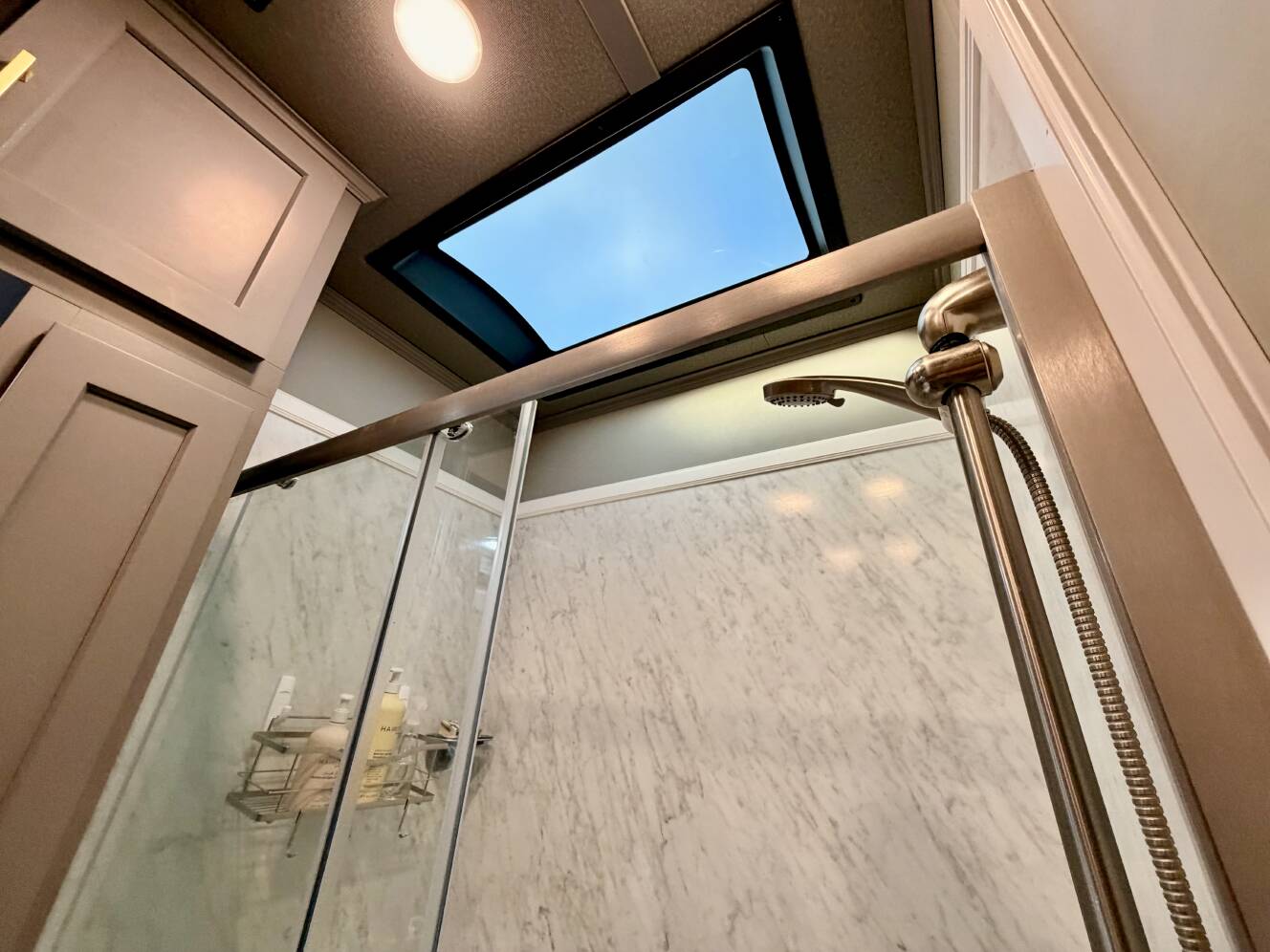 A photo of this 2021 Luxe ELITE 44 FL