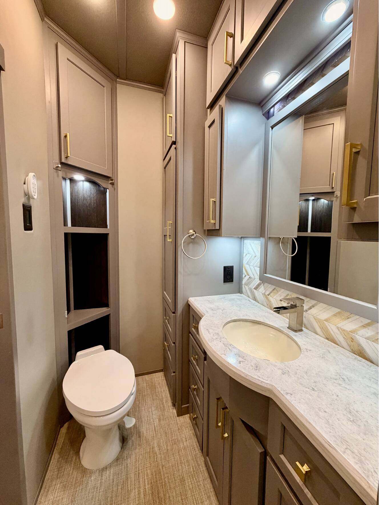 A photo of this 2021 Luxe ELITE 44 FL