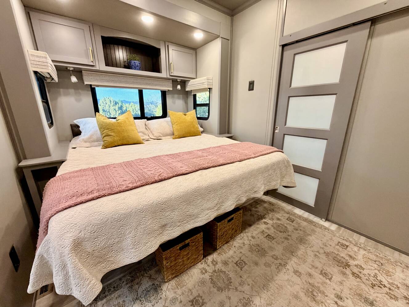 A photo of this 2021 Luxe ELITE 44 FL