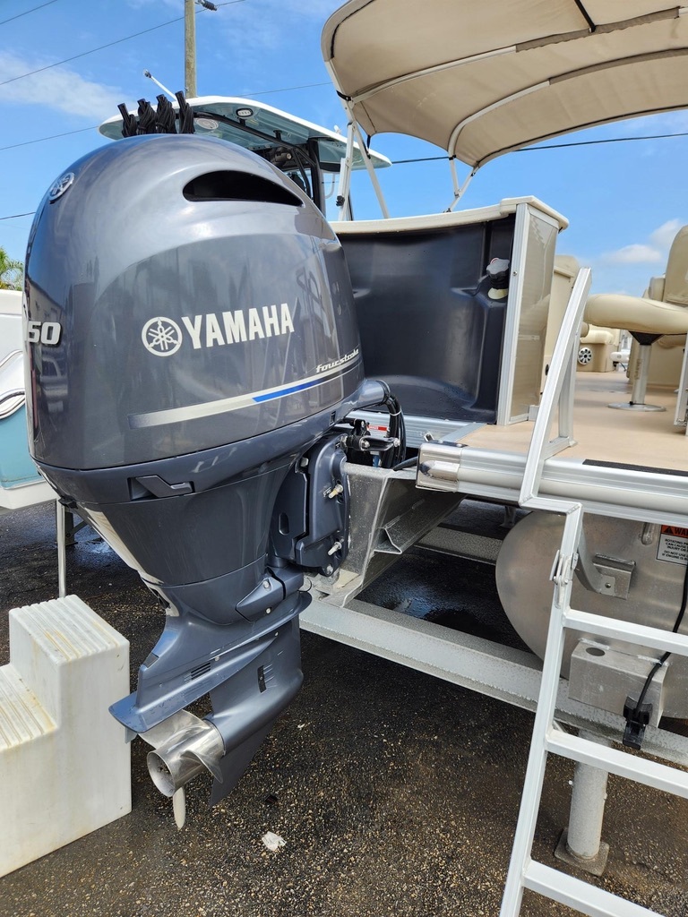 2015 Bennington L SERIES 24 in weirsdale FL