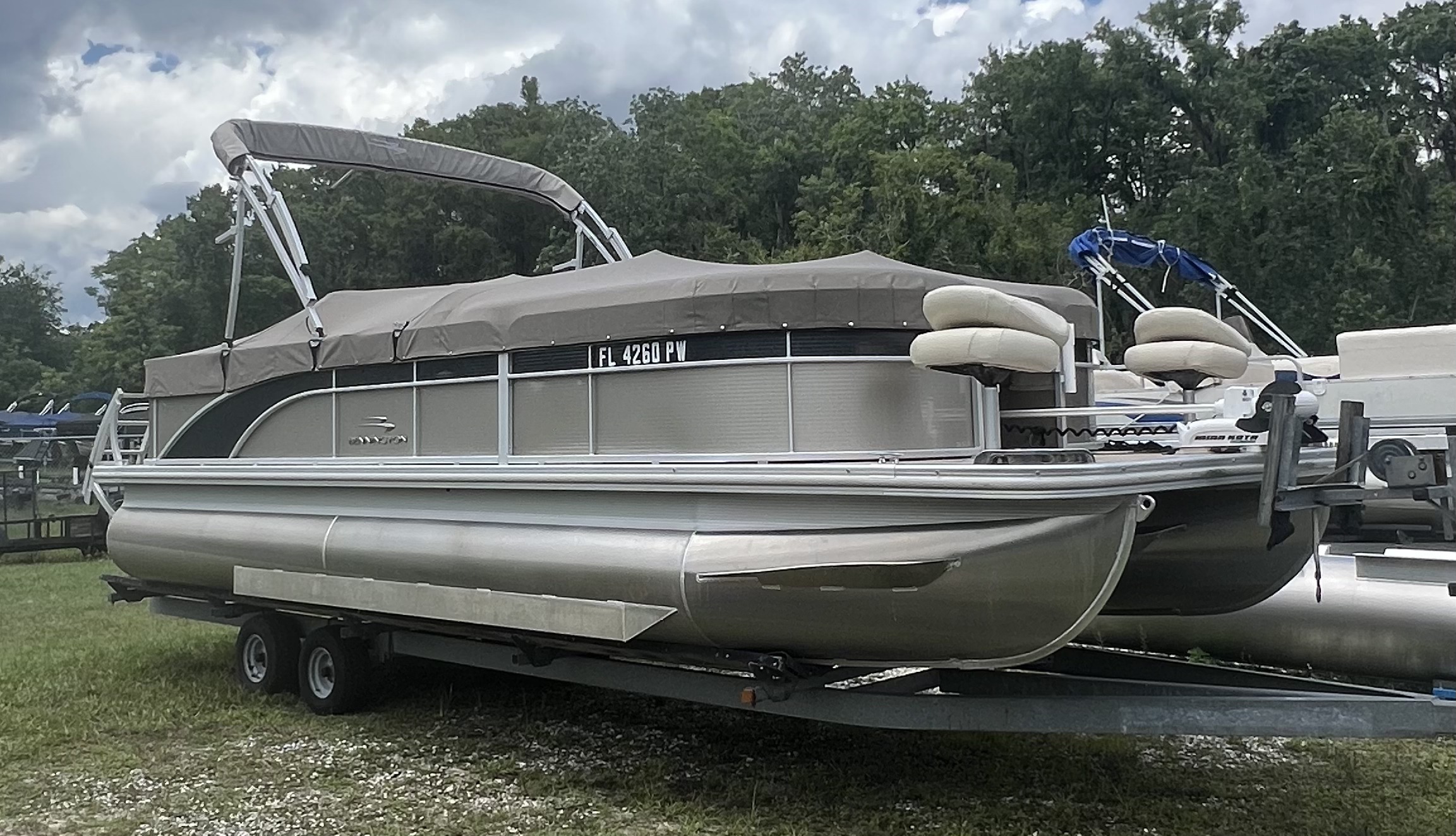 2015 Bennington L SERIES 24 Pontoon Boat boat