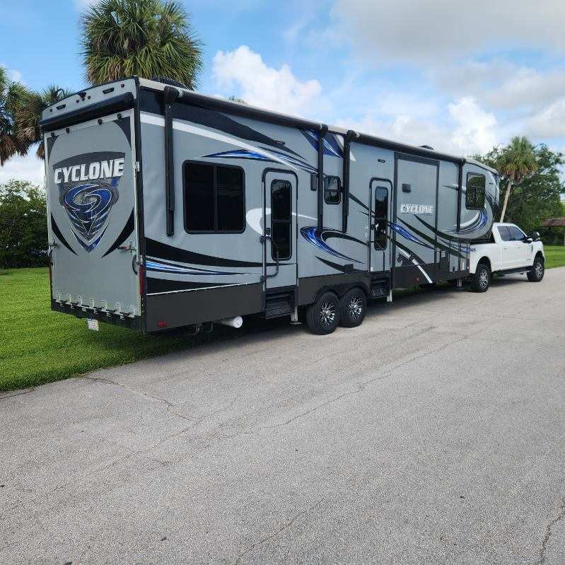 2018 Heartland CYCLONE 3611JS RV