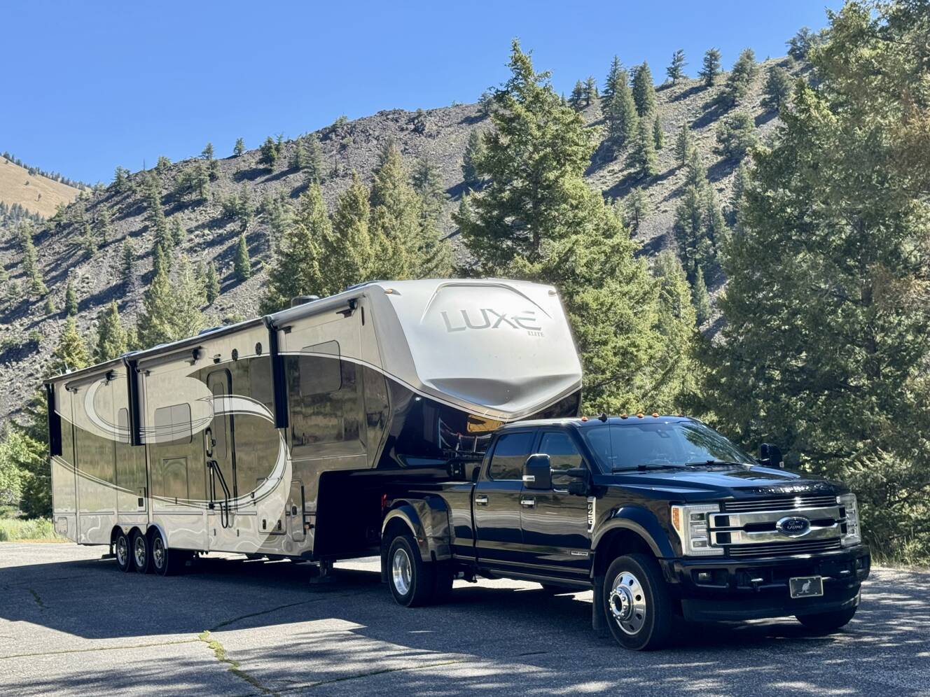 A photo of this 2021 Luxe ELITE 44 FL
