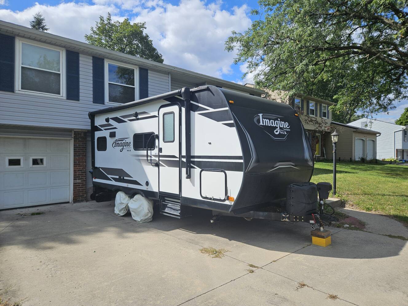 A photo of this 2020 Grand Design IMAGINE XLS 17MKE