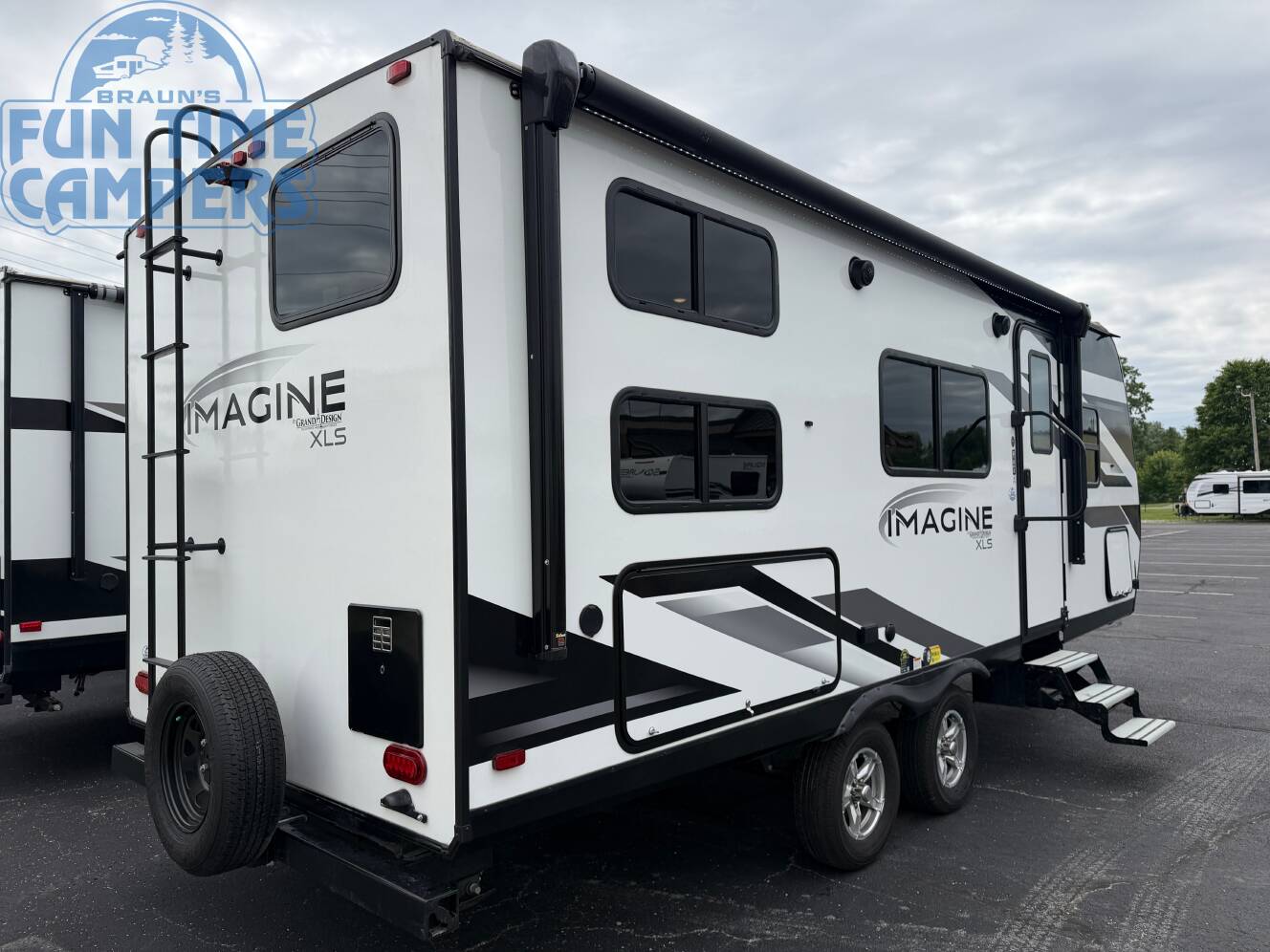 A photo of this 2022 Grand Design IMAGINE XLS 21BHE