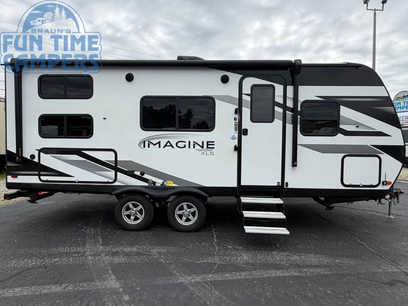 A photo of this 2022 Grand Design IMAGINE XLS 21BHE