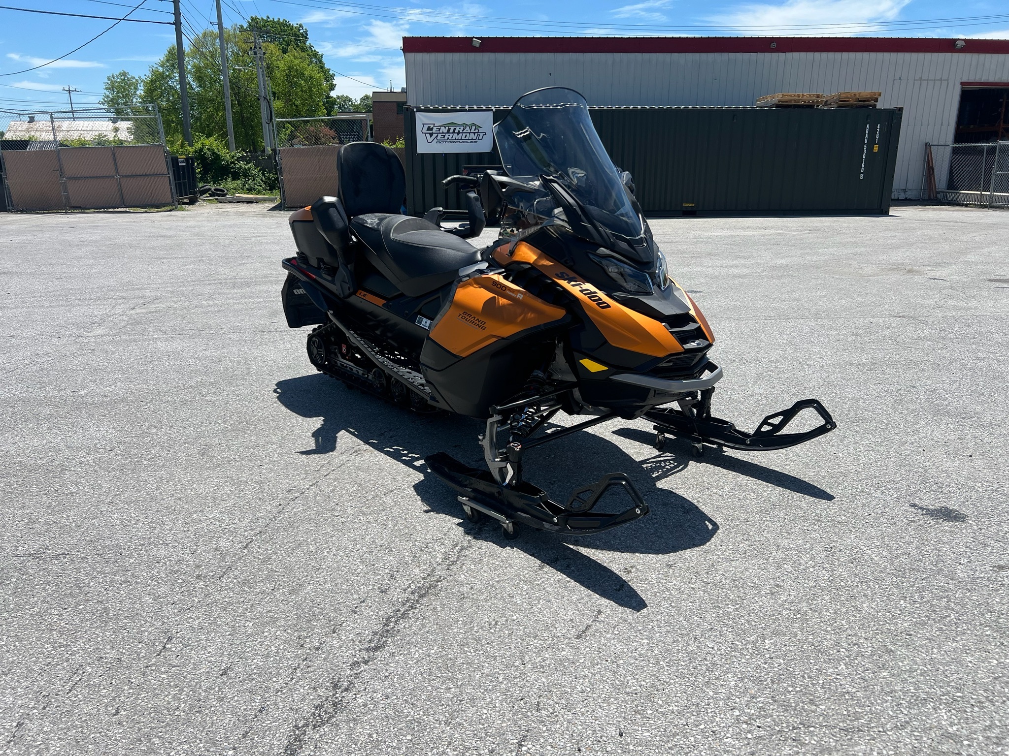 2025 Ski-Doo Grand Touring LE w/ Platinum Package 900 ACE Turbo R E 900 ACE 137 in rutland VT